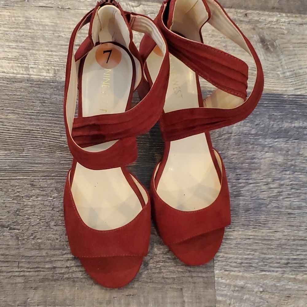 Suede heels w/ zipper